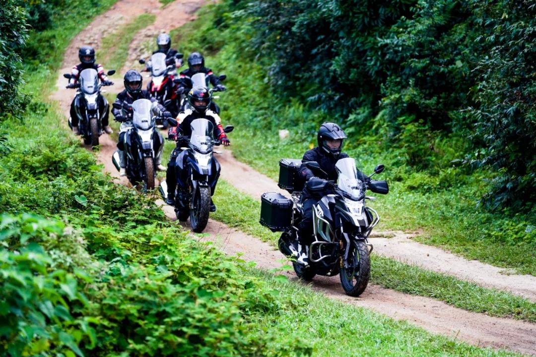 新款cb190x摩旅版需要改什么,cb190x猛鸷摩旅和标准版