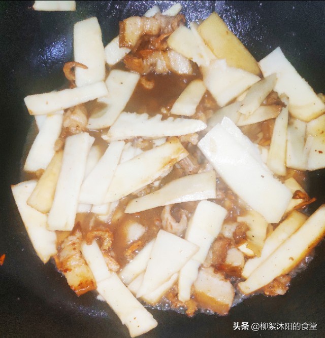 酸笋炒什么最下饭好吃,酸笋炒什么好吃一点
