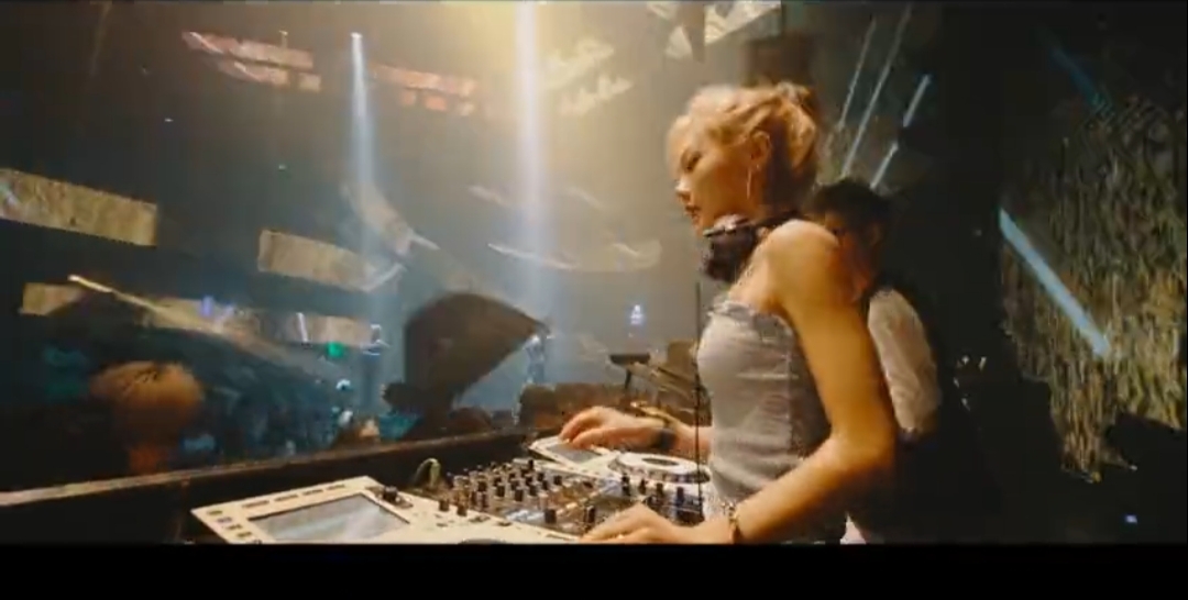 在酒吧一晚上可以赚多少钱,酒吧一晚上消费多少钱