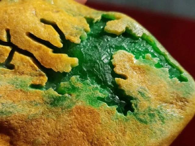 大马坎玻璃种翡翠原石图片,捡到大马坎原石