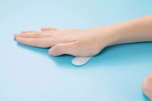 鲨鱼夹盘发教程,鲨鱼步教程新手入门