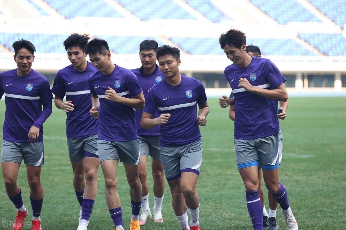 国足队长吐槽大会冯潇霆,国足队长冯潇霆上吐槽大会