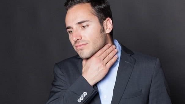 拍打肘窝出现紫痧治疗嗓子疼,小胳膊窝拍打出痧有哪些好处