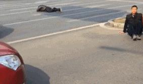 搞笑gif开心一刻,搞笑gif段子妹子你太皮了