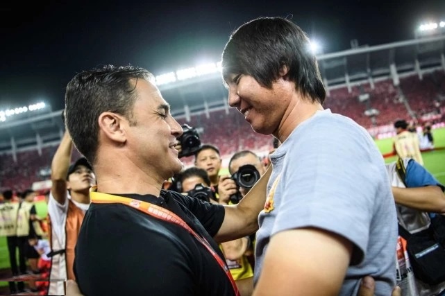 清流！两大中超土帅率队踢出最纯粹足球他们才是国足振兴的希望