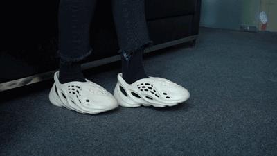 一双被所有人骂丑的鞋,洞洞鞋crocs哪一款最好看