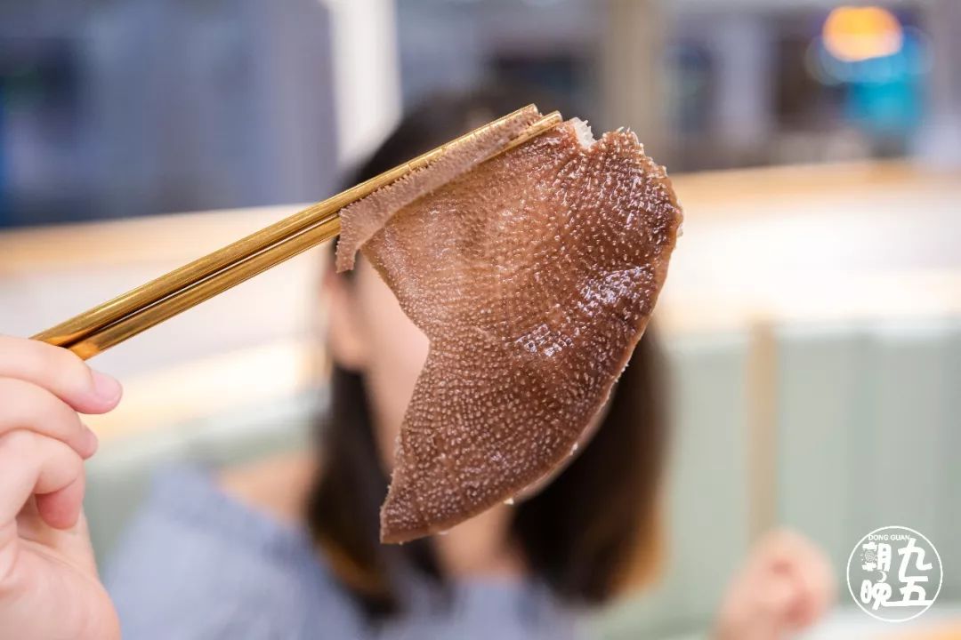 东莞首家火锅+烤肉一体涮就在万江家汇城，几百人排队等着吃