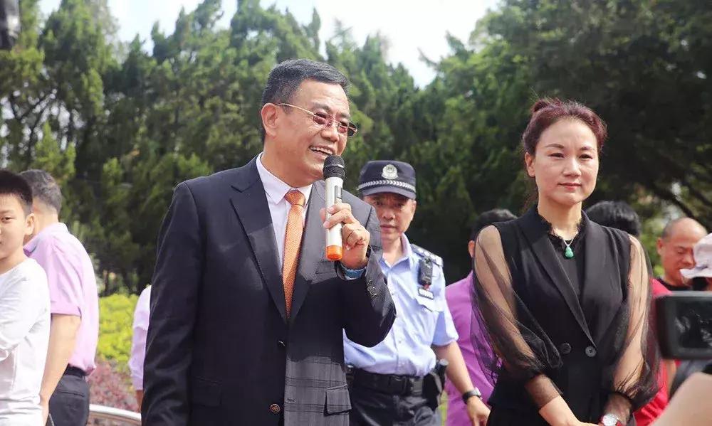 巨邦清明献花丨人间四月无心芳菲，上山看总设计师改革大步豪迈