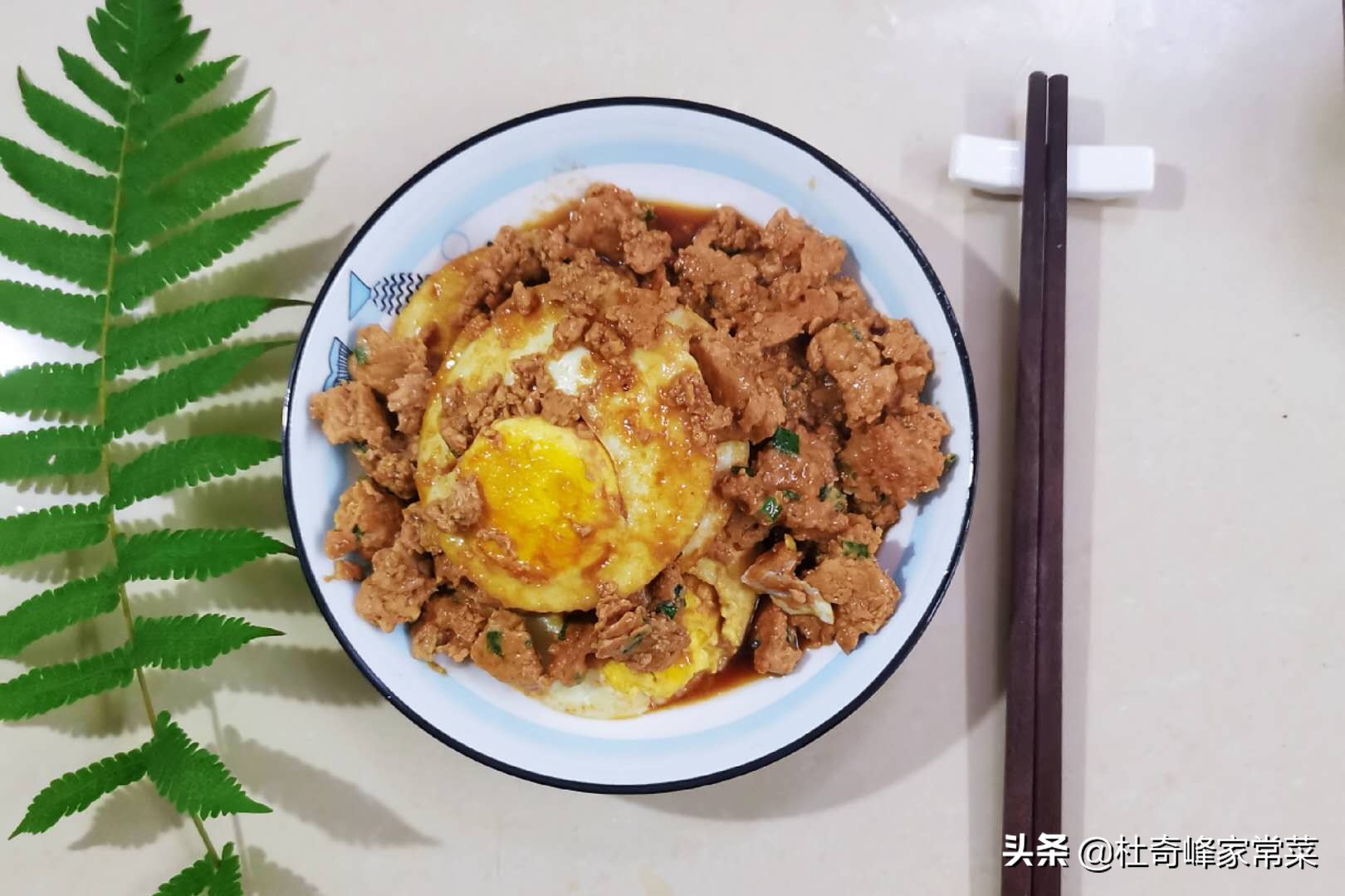 荷包蛋怎么煎不破散，老厨师教你这样做，非常简单，一看就会