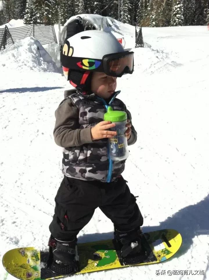 儿童水杯怎么选比较好,儿童水杯材质哪种最安全