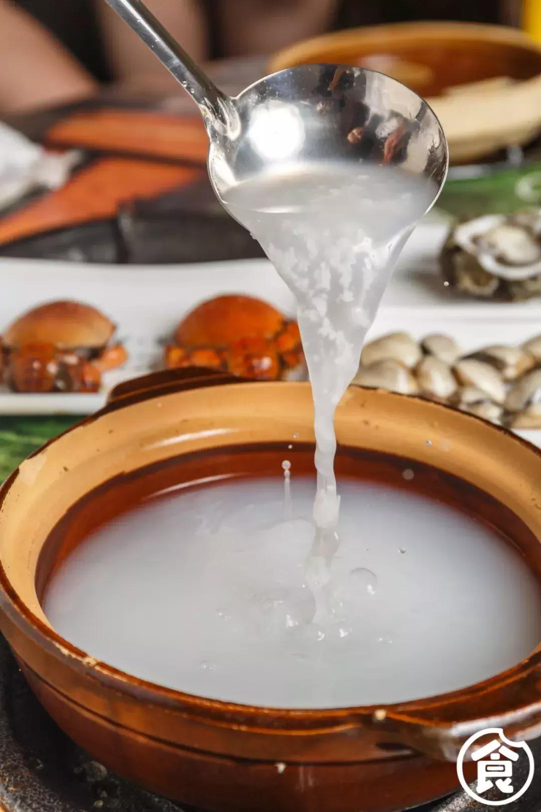 桥东爆出一锅「豪华花胶鸡」排队也要吃！还藏着一个海鲜市集