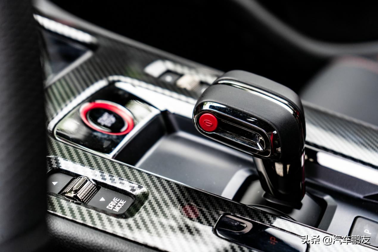 广汽传祺影豹j15和j16区别,广汽传祺影豹2022款新车报价