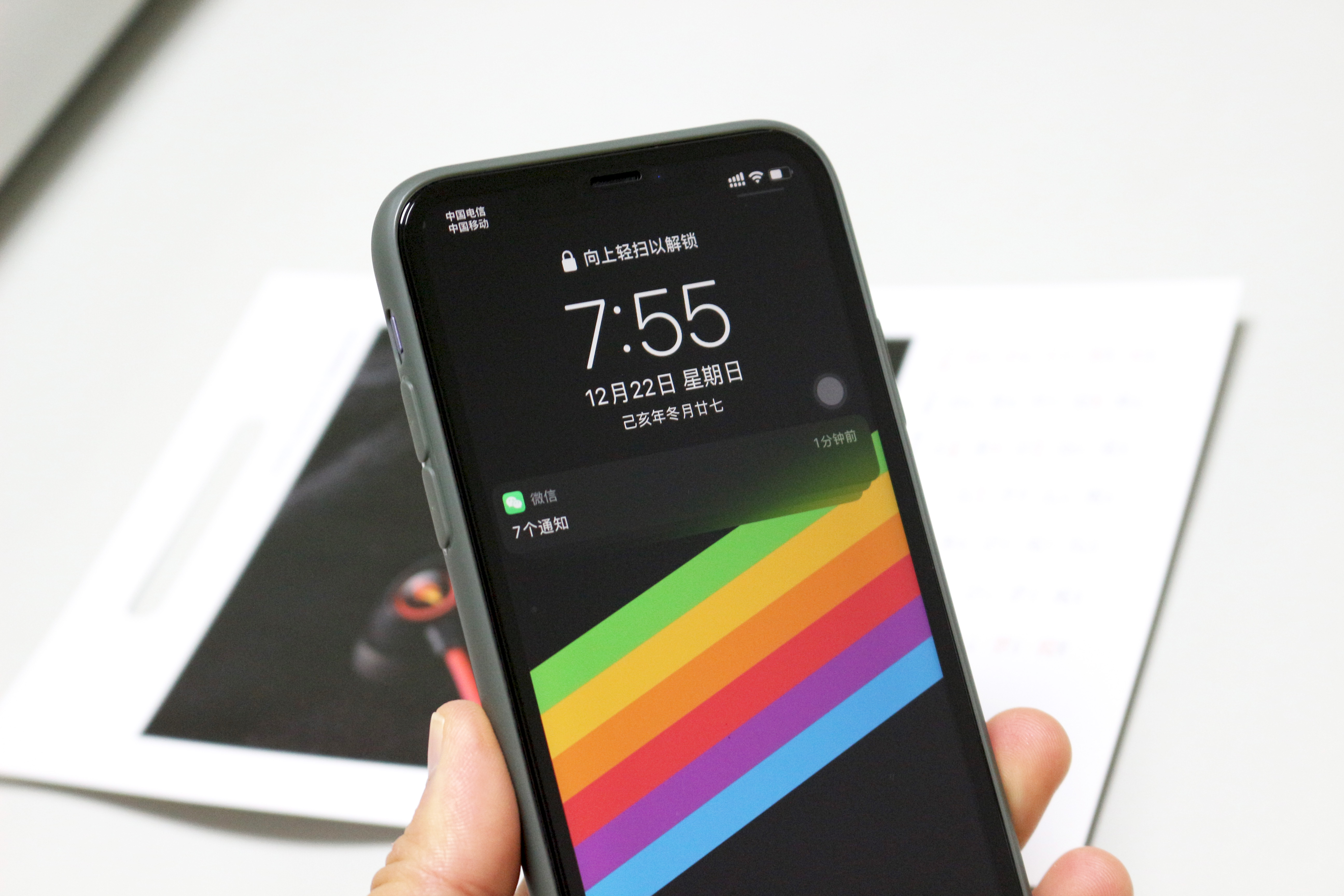 iphone钢化膜全包和黑边哪个好,iphone11建议贴什么钢化膜