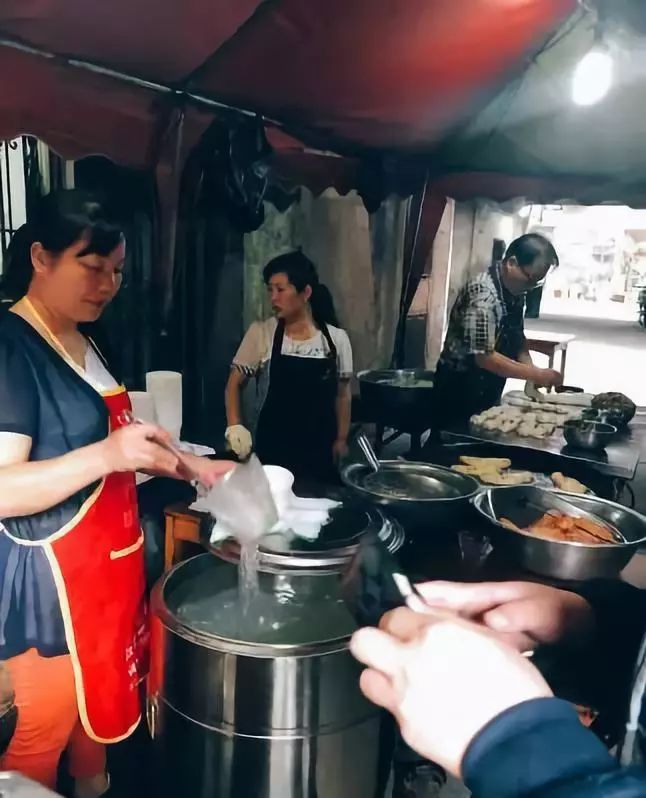 武汉鹿角巷网红店,武汉真正值得去的美食店