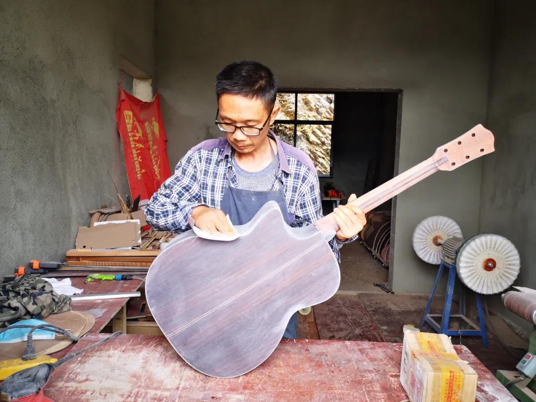 张家界吉他手工制作,张家界手工吉他