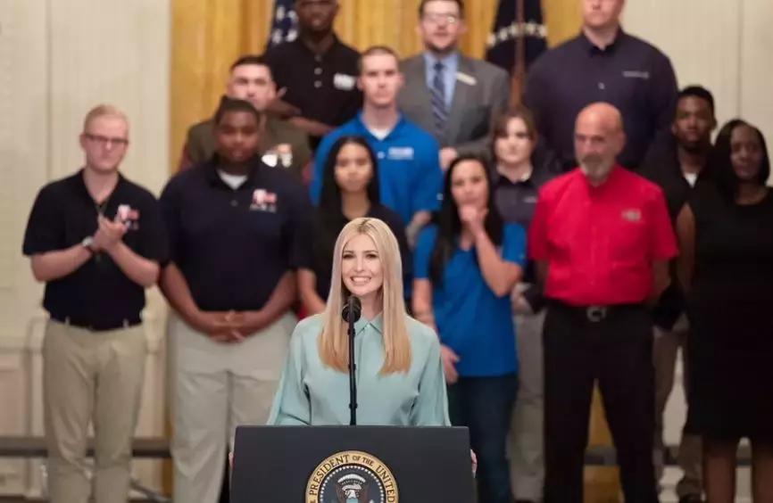 特朗普女儿生活照曝光,终于明白谁是贵族，谁是土豪！