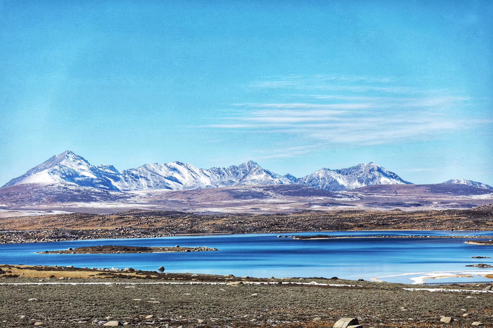 稻城亚丁出新政策，4种情况享受免票，神山下的风光是世外仙境