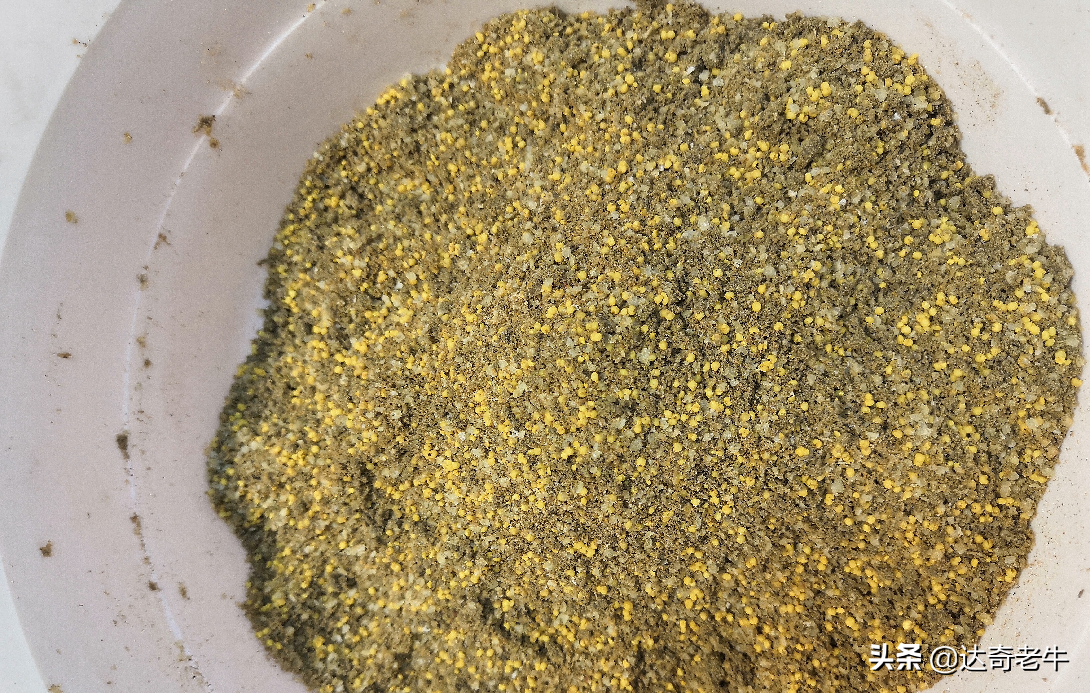 自制饵料拉饵制作方法,自己压制钓鱼饵料饼怎么做