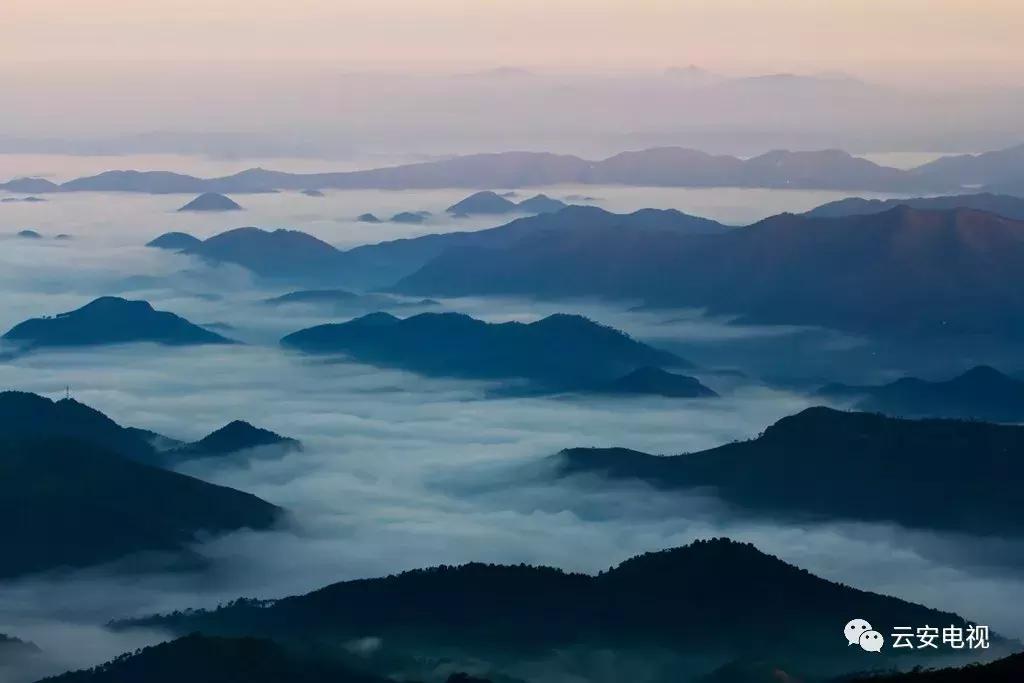云雾山云遮雾绕，景象万千！重阳节，登高去