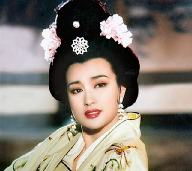 40岁的刘晓庆近况,刘晓庆现在的近照图文