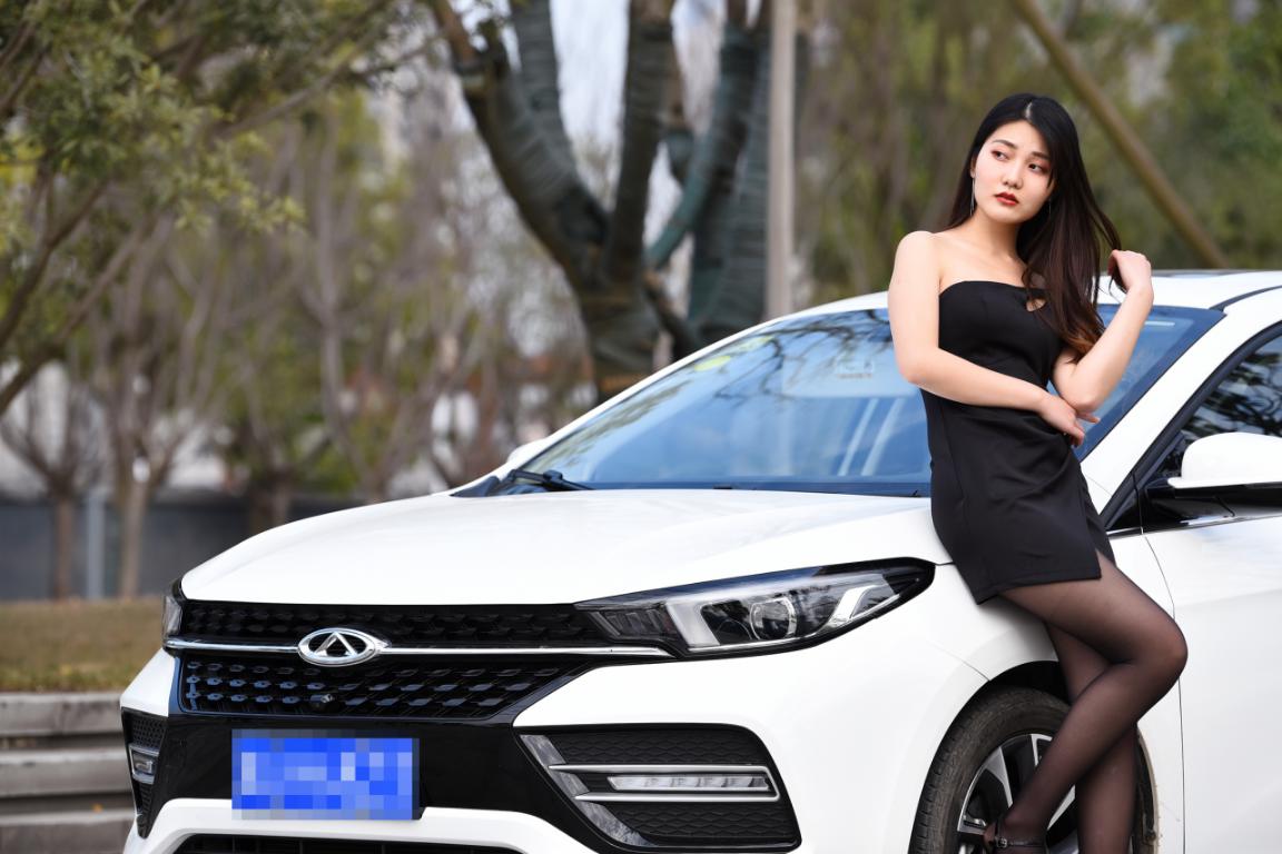 性感女神来袭，看小艾如何低档黑丝长腿的极致诱惑