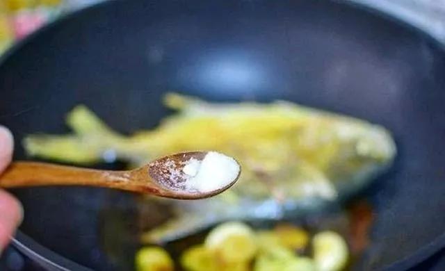 刺鲳鱼的红烧做法,红烧海鲳鱼怎么做好吃又简单视频