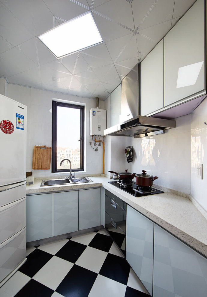 花200买个水龙头，砸开一看都是水泥，商家却说不识货！越重越好