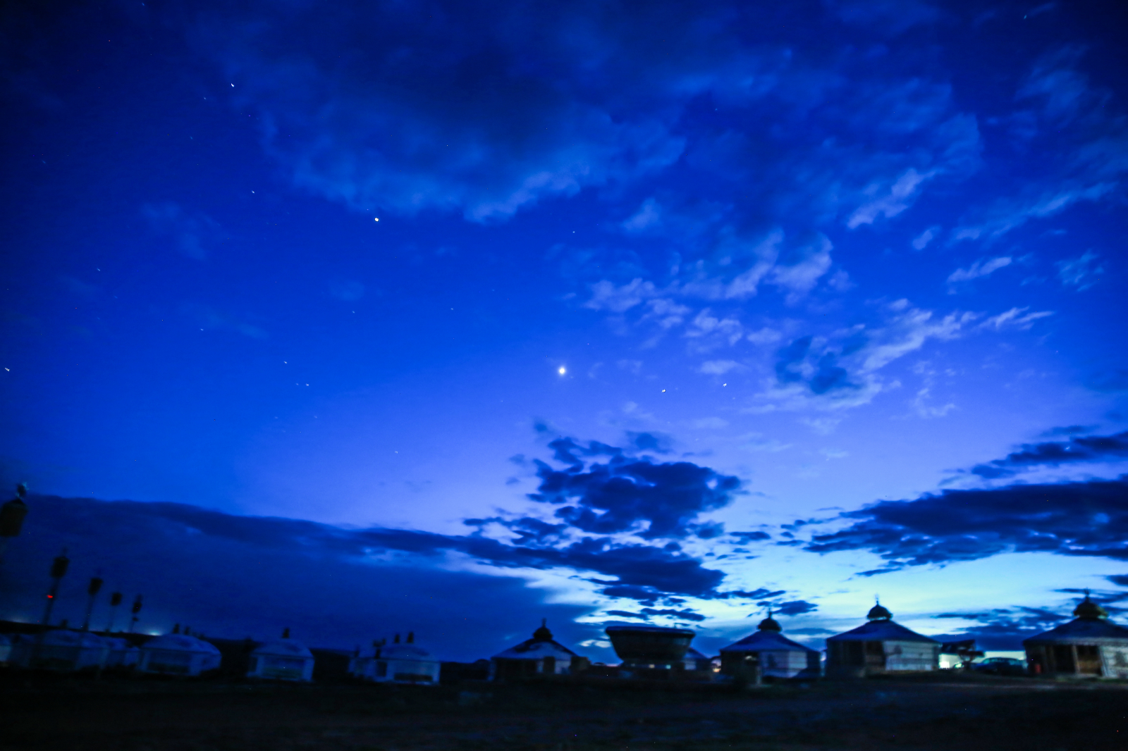 “香”约青城：当草原遇见沙漠，一座城感受两种不同的风情