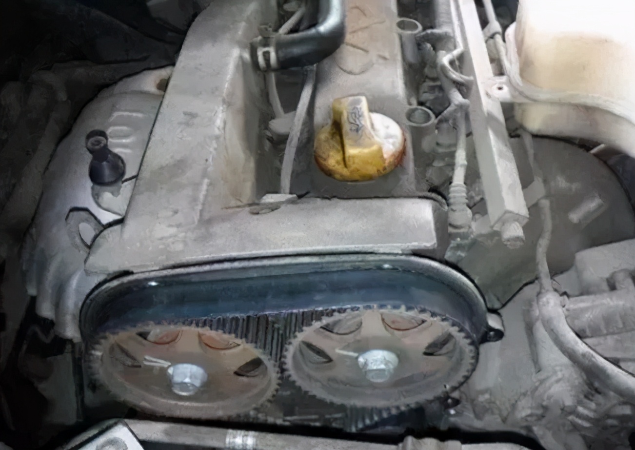 如何判断发动机皮带该更换了，很简单，女司机也可以轻易做到