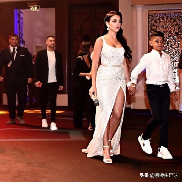 c罗和迷你罗同框照片,c罗给迷你罗庆祝6岁生日