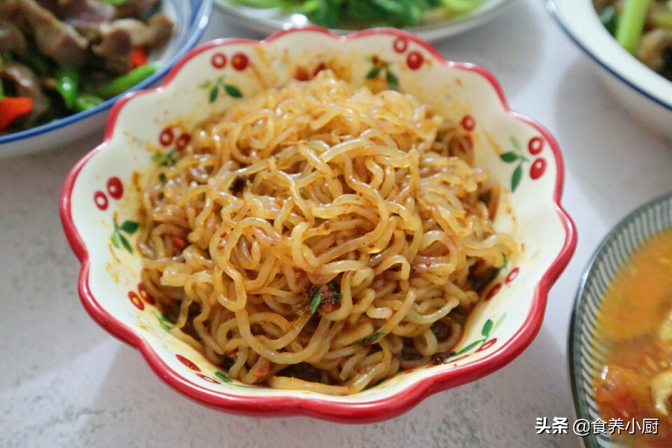 堂弟来吃饭，晚餐我做了五菜一汤，网友说：就吃这？你也太抠了吧