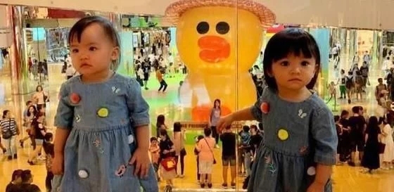 有一种偏心叫俩女儿,熊黛林双胞胎女儿颜值差距大