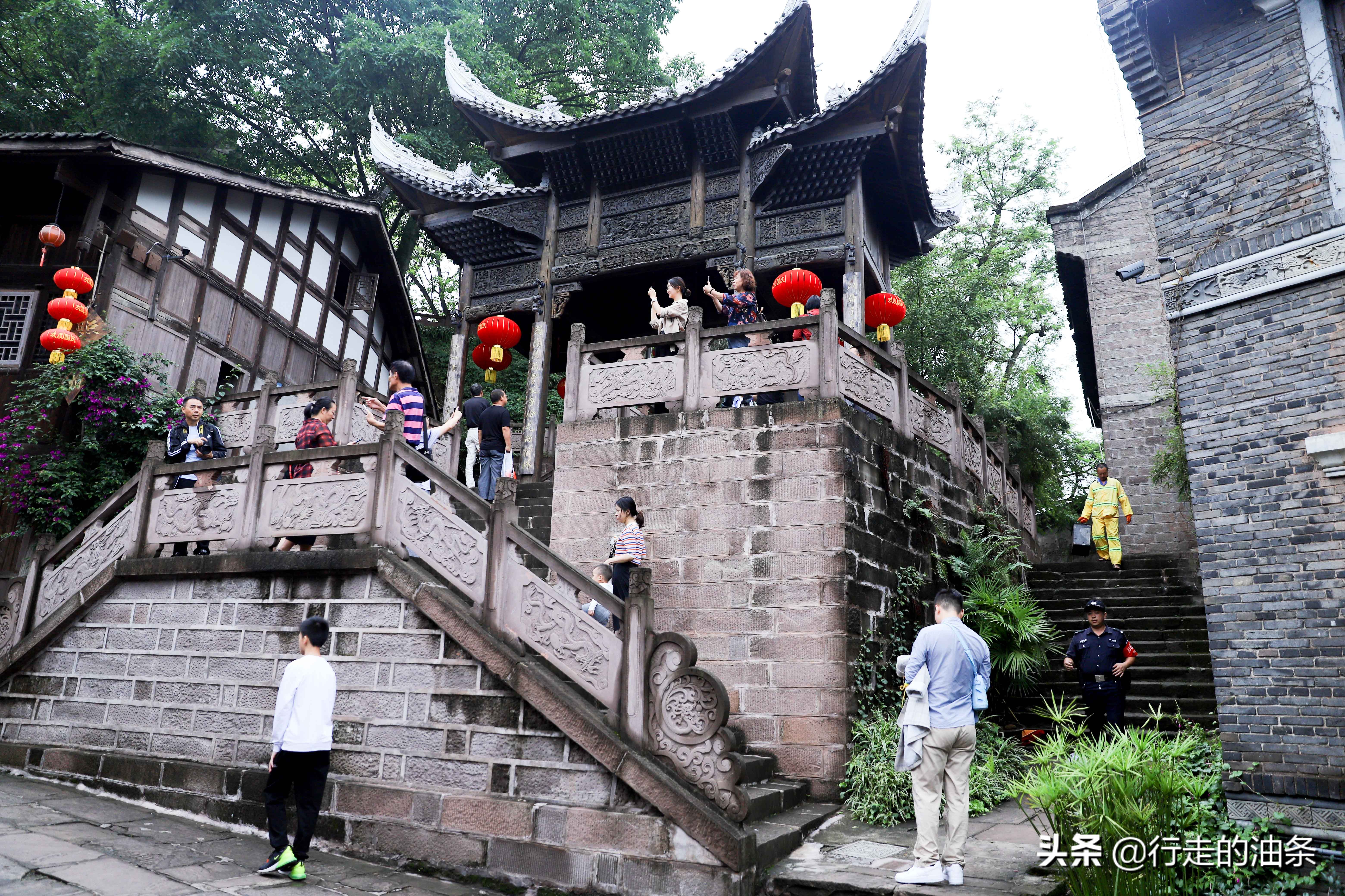 重庆旅游打卡老街磁器口,重庆自驾凤凰古城游记