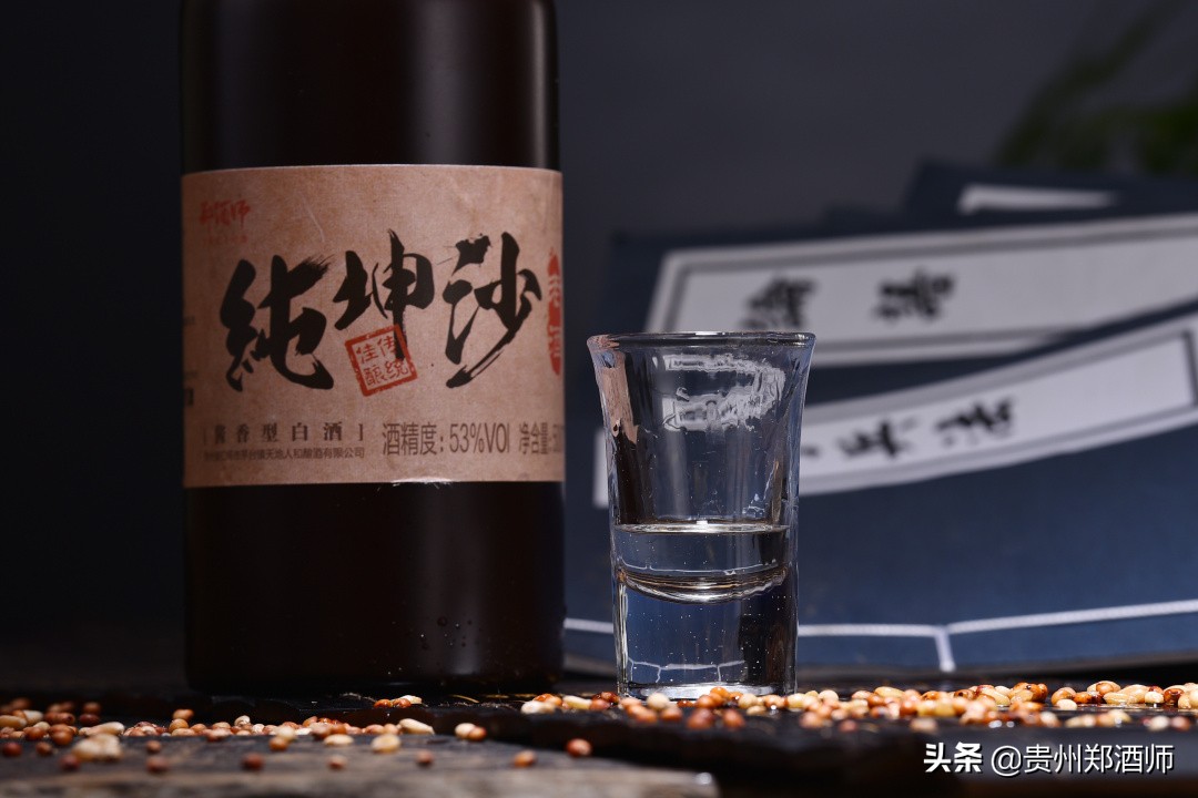 炎炎夏日，喝点郑酒师酱酒有什么好处