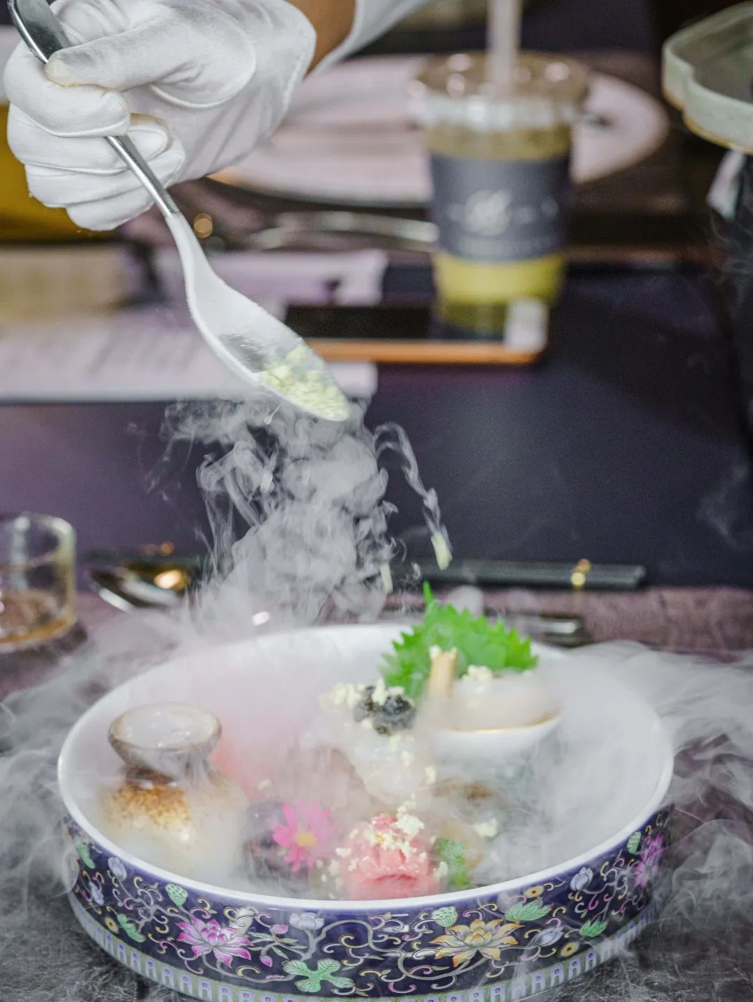 这家人均880的私房菜，连杯子都是施华洛世奇