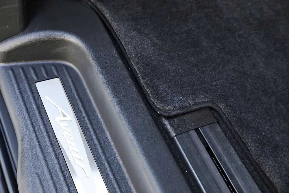 2022款别克gl8艾维亚礼贤版,别克2022款gl8艾维亚四座试驾