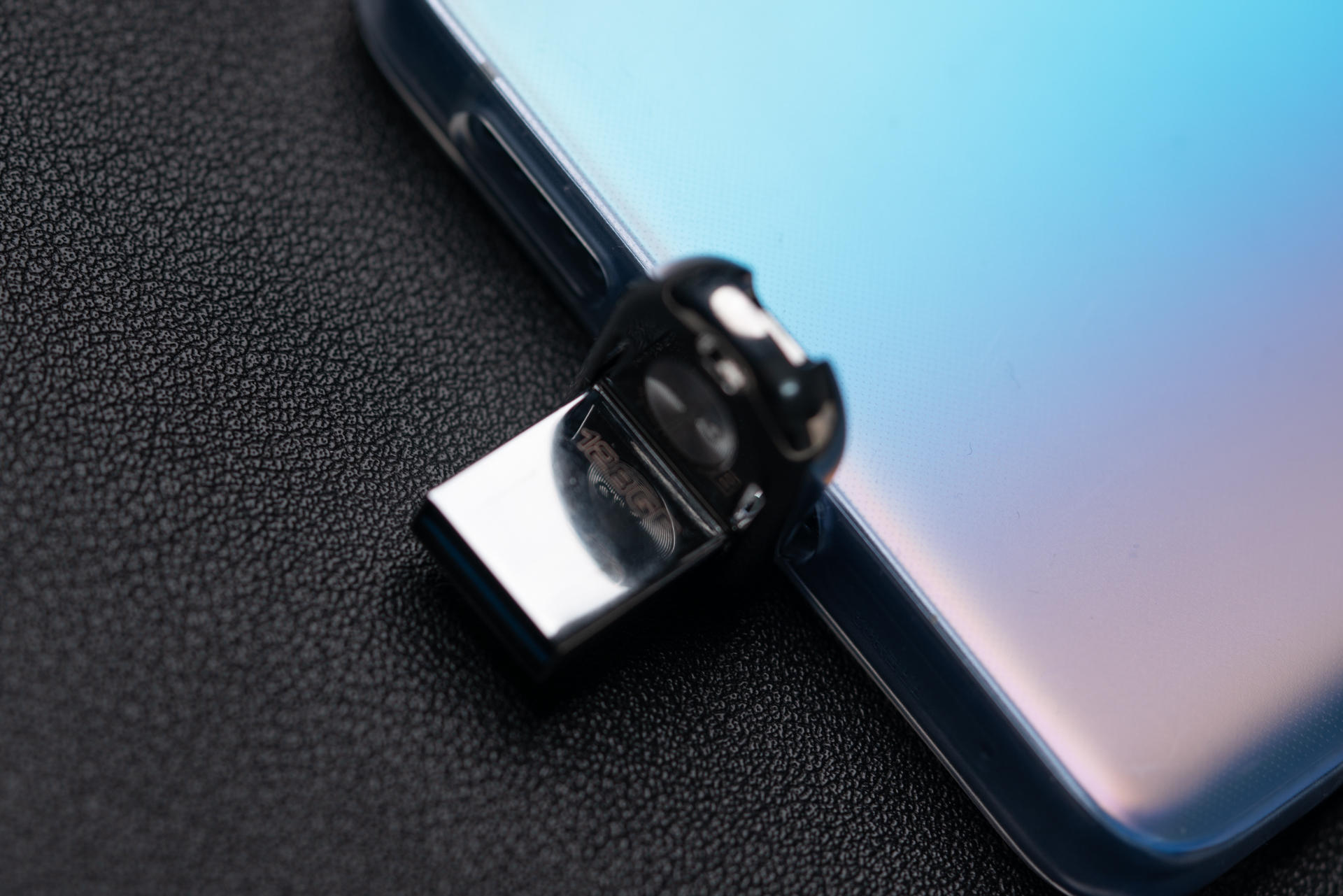 爱国者u盘和忆捷u盘哪个好,爱国者u盘和朗科u盘哪个好