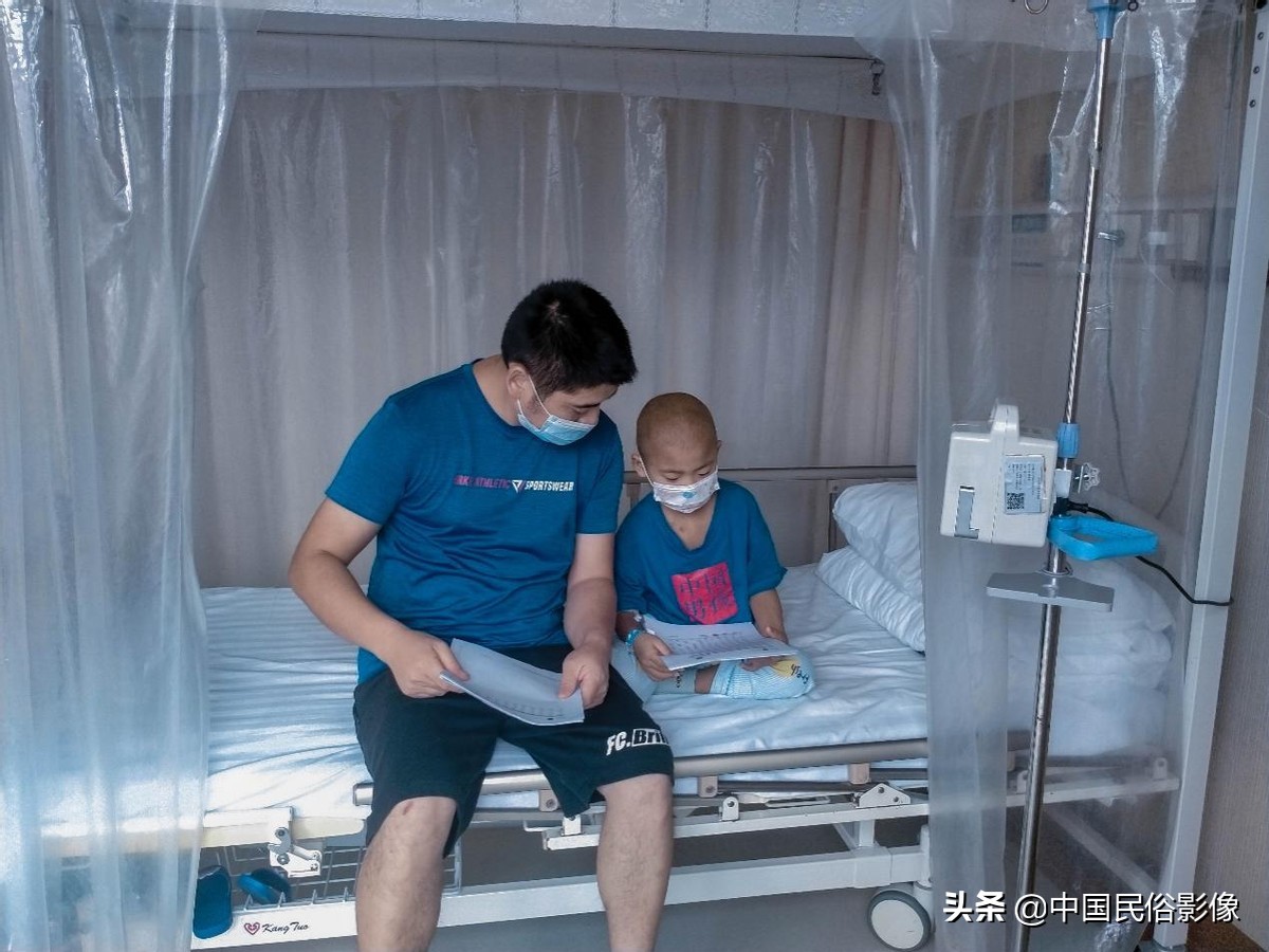 古稀之年爷爷身患肠炎却不治疗，只为孙子能够早日回家