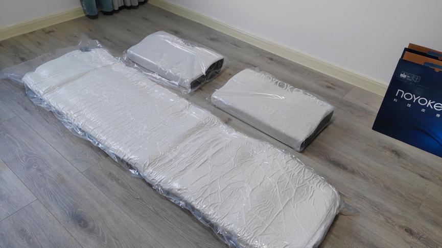 睡一个好觉需要记忆棉材质的床垫,记忆棉床垫和枕头