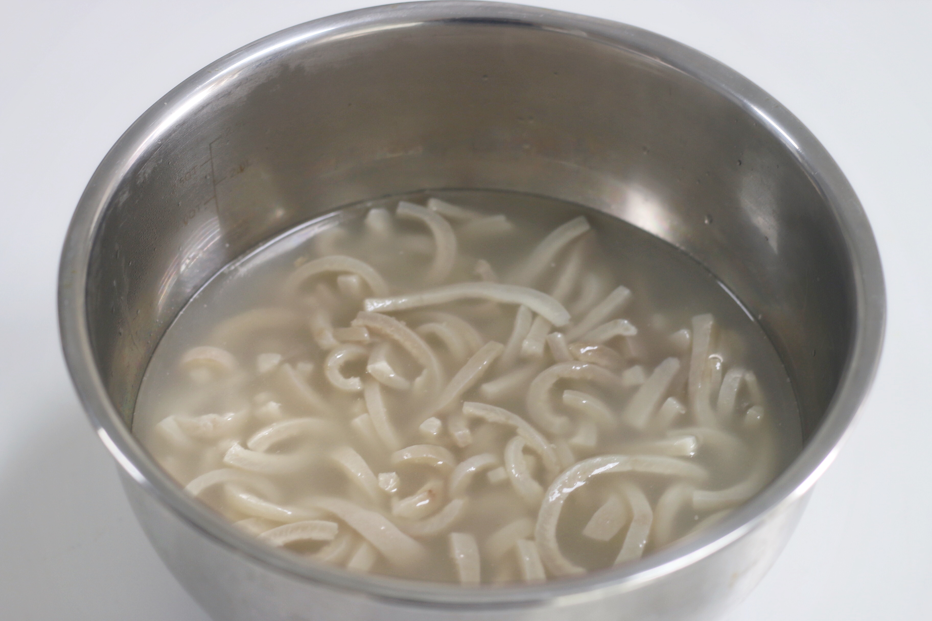 熬皮冻时什么时候加食用胶,熬皮冻要清冻