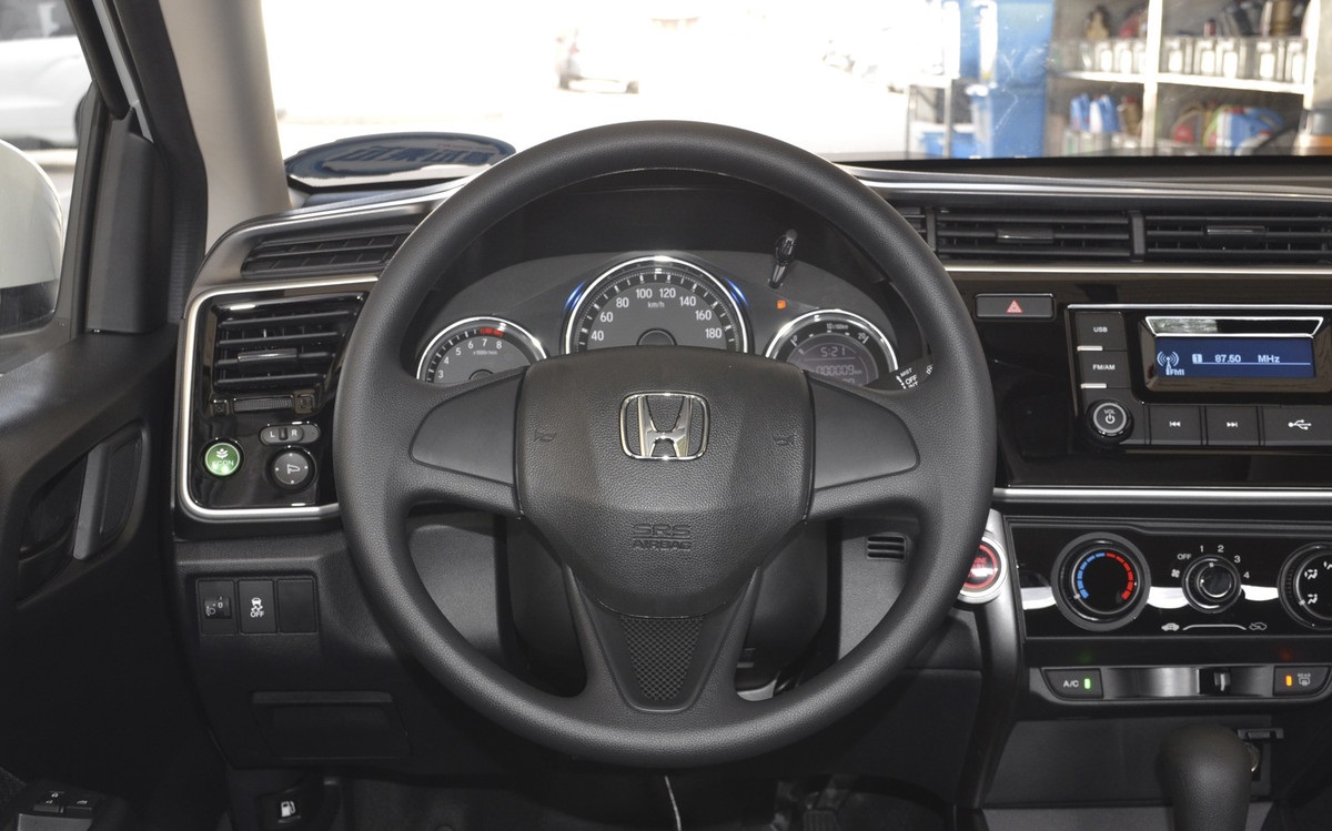 飞度三厢版价格,飞度地球梦1.592还是95