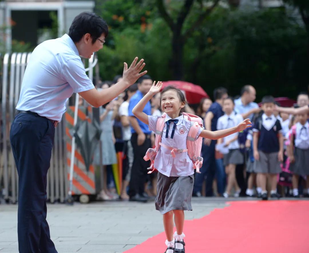 深圳罗湖百仕达小学,深圳百仕达小学是走读吗