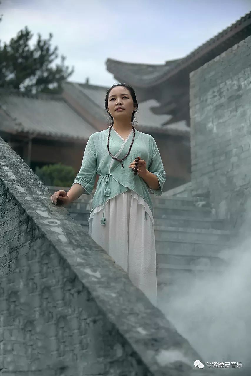 人一晃就老别自寻烦恼图片,人这一辈子一晃就老了别自寻烦恼