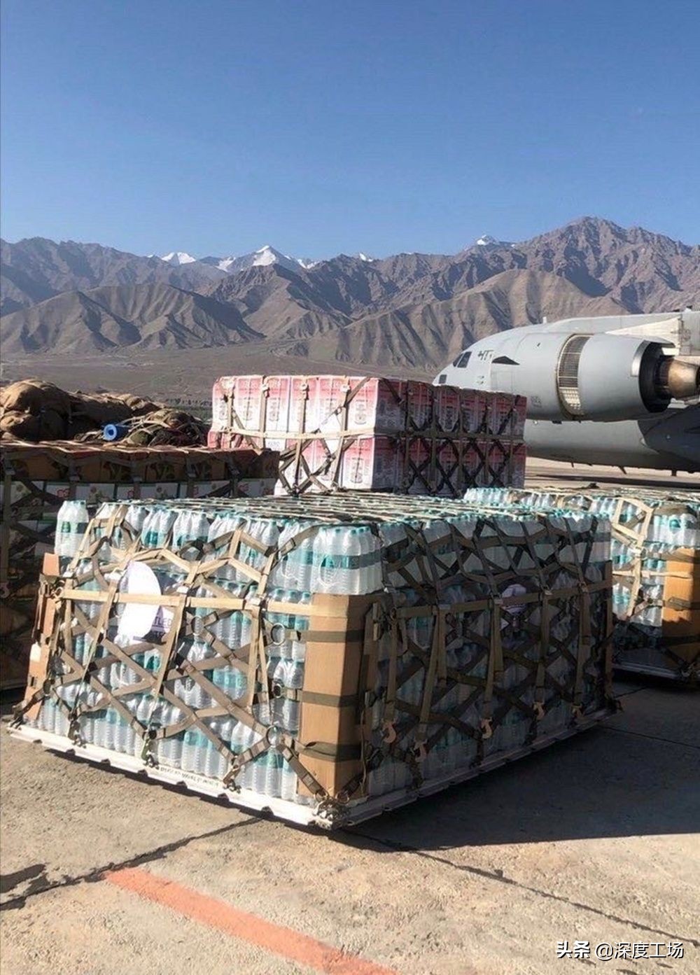 印军向中印边境运送大量物资,印军向边境运送武器装备