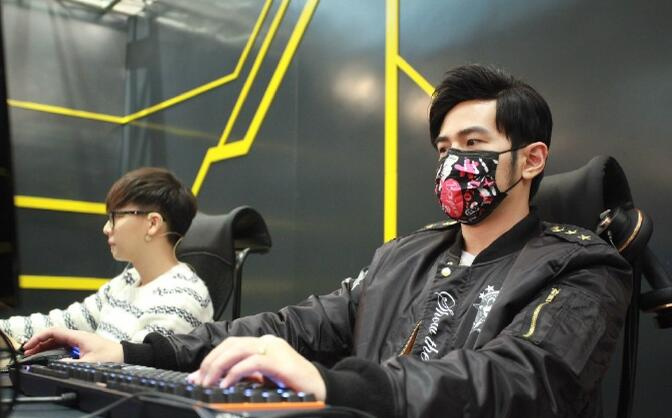 最痴迷于打游戏的明星,喜欢玩游戏的五位明星