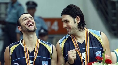 他崇拜姚明，如今年近四旬，仍在守护阿根廷黄金一代的最后风骨