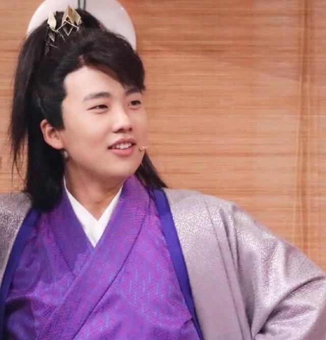 吃瓜日报丨女星拍吻戏拍到缺氧？王菲女儿被迫炫富？郭麒麟被质疑