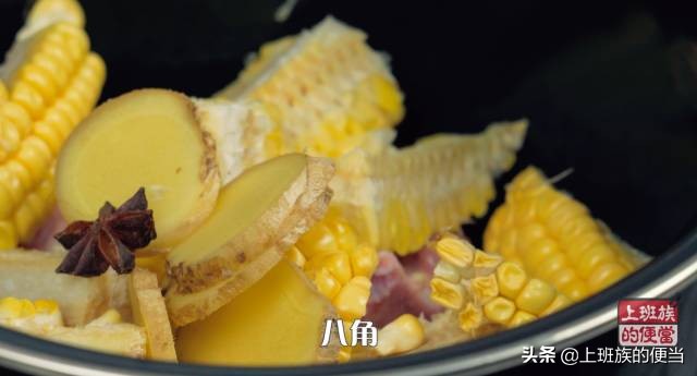 猪大骨和猪肚炖汤,猪大骨家常简单的炖汤过程