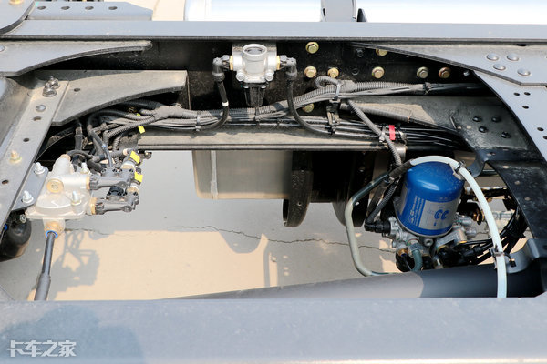 东风天龙旗舰国六560自动挡牵引车,国六东风天龙kl465载货车