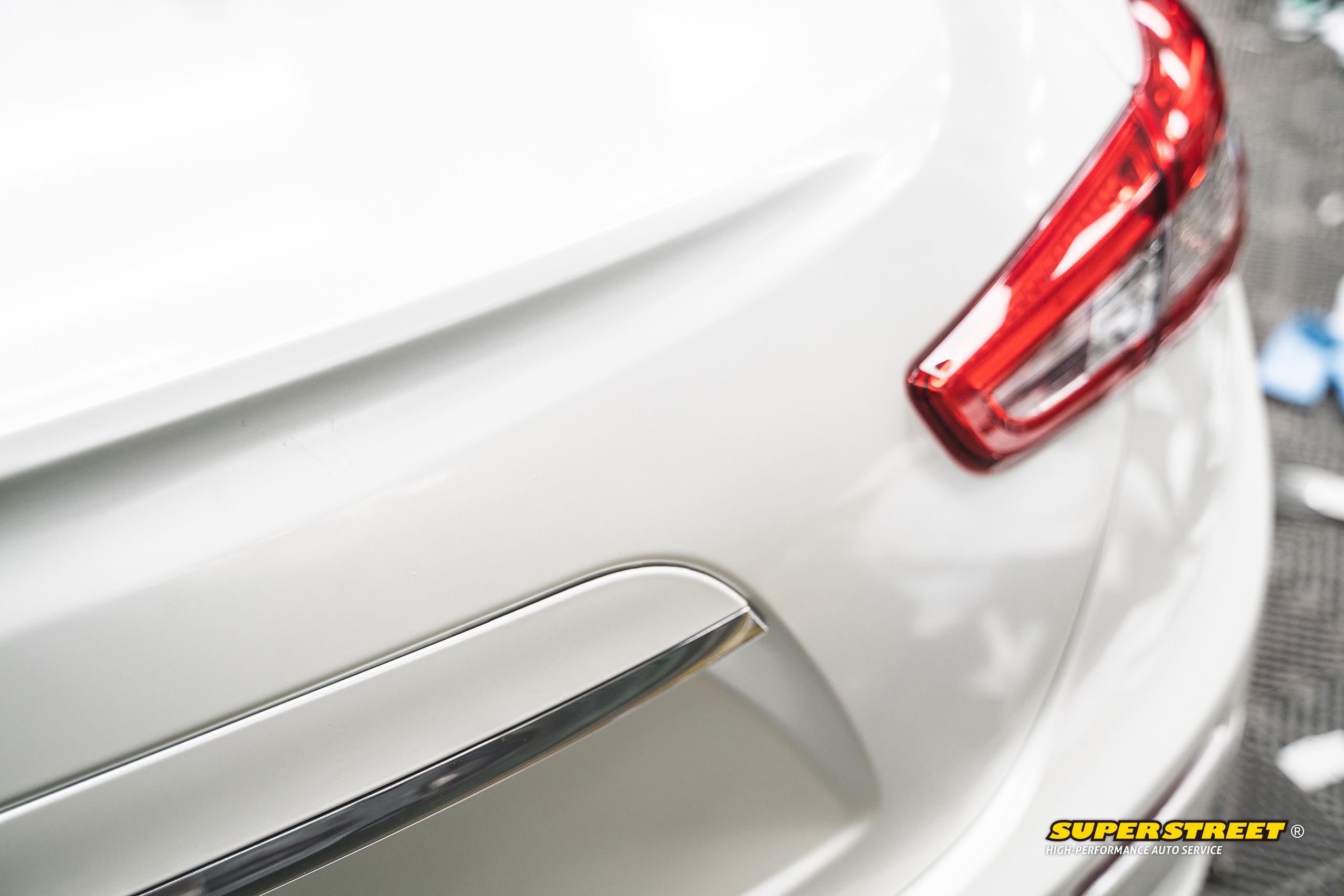 玛莎拉蒂吉博力汽车贴膜改色,superstreet改装